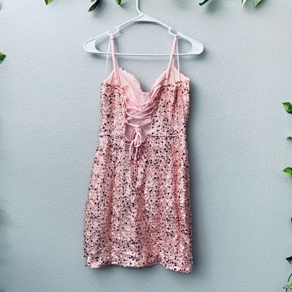 Windsor baby pink sequence dress - Picture 2 of 9